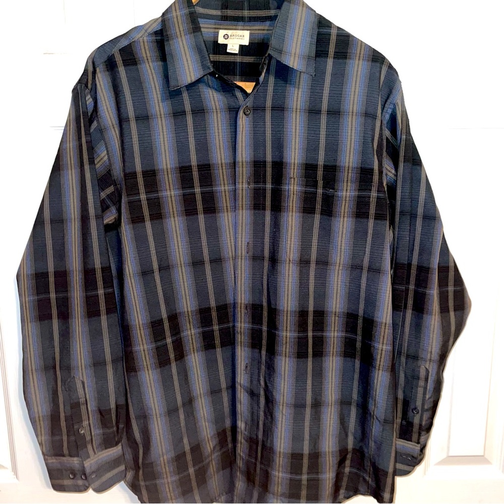 Haggars clothing Men’s large dress shirt. Excellent condition!